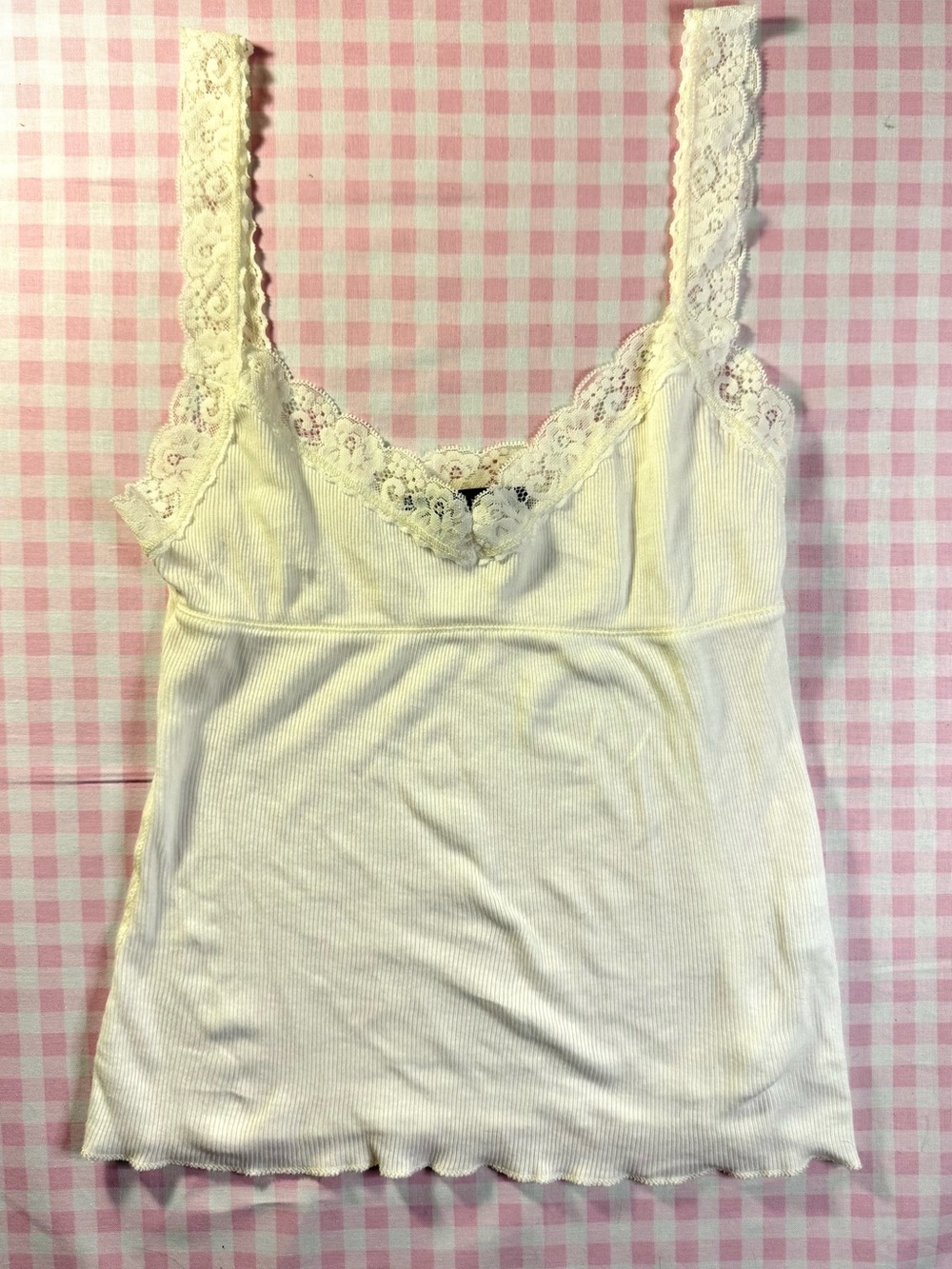 White Brandy Melville Tank with Lace Trim and Scallop Bottom
